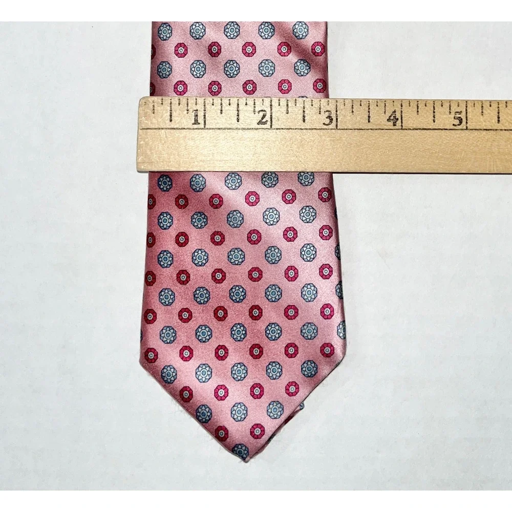 Oakton Ltd Mens Tie Pink Silk‎ Geometric Medallion Made in USA Italian Fabric
